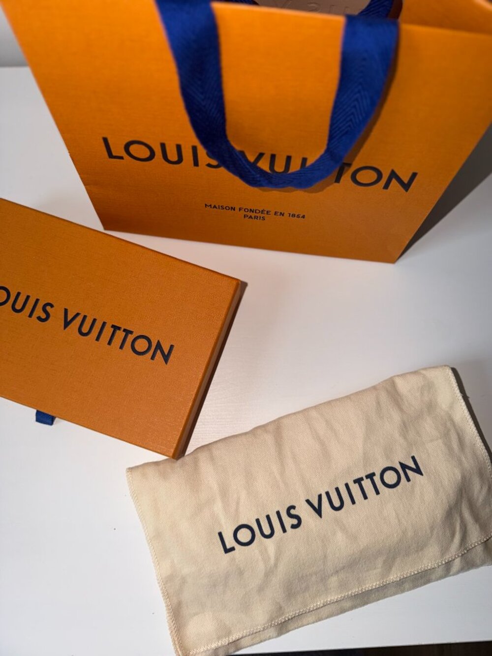 LV Emilie Wallet - Picture 2 of 11